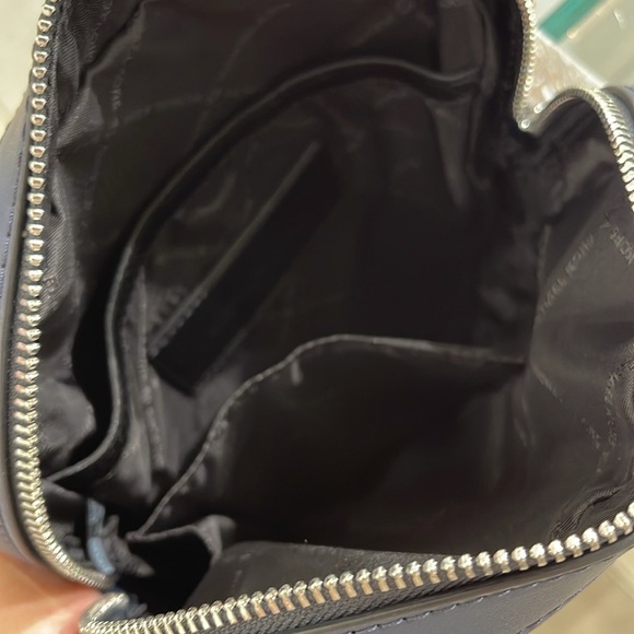 Michael Kors Cooper Flight Crossbody Bag
Navy 
NWT - Picture 12 of 16